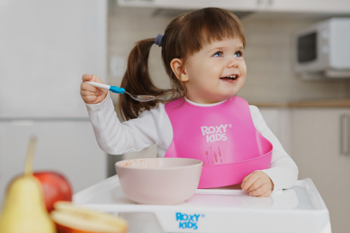 Нагрудник Roxy Kids мягкий с кармашком и застежкой RB-401-R Розовый  в Казахстане, интернет-аптека Aurma.kz