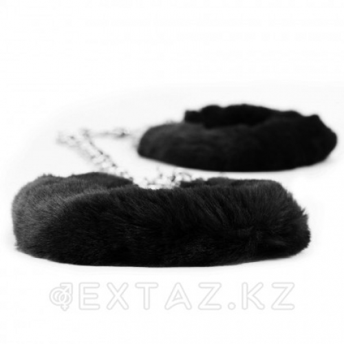 Оковы для ног с мехом FETISH PLEASURE черные  в Казахстане, интернет-аптека Aurma.kz