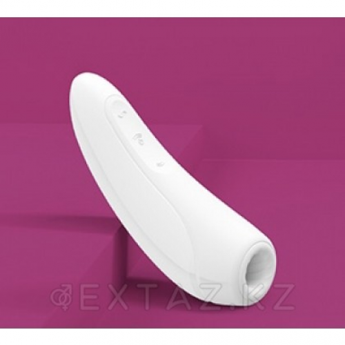 Вакуумный клиторальный стимулятор Satisfyer Curvy 1+ (белый)  в Казахстане, интернет-аптека Рокет Фарм